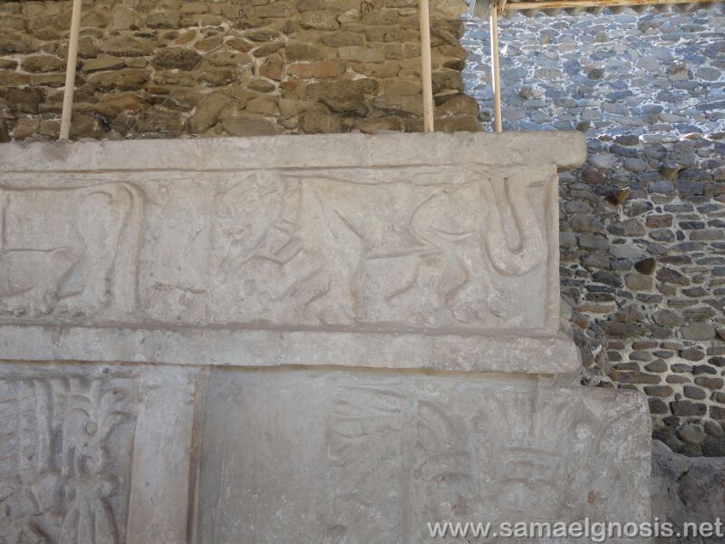 tula_092/></p>
<p align=